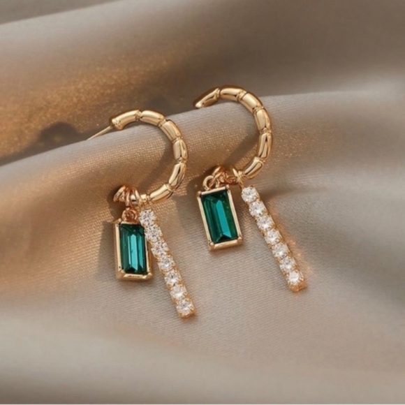 5 for $25 Elegant 14k Gold Plated Diamond Emerald Earrings - Picture 1 of 4